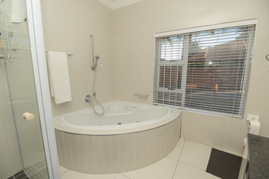 6 Bedroom Property for Sale in Humerail Eastern Cape